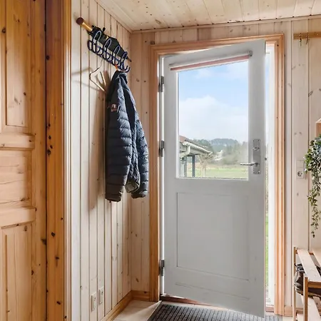 Pet Friendly In With Kitchen *