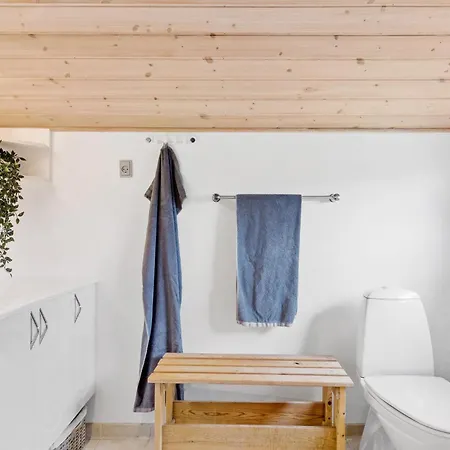 Pet Friendly In With Kitchen